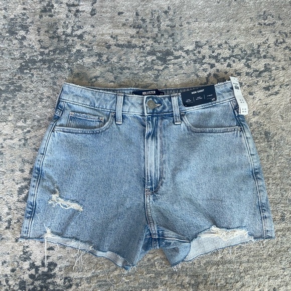 NWT Hollister Mom Short Blue Jean Short Ultra High-Waisted - Picture 1 of 4